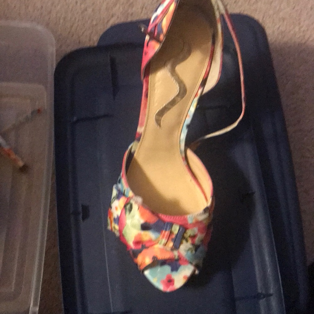 High heel pumps